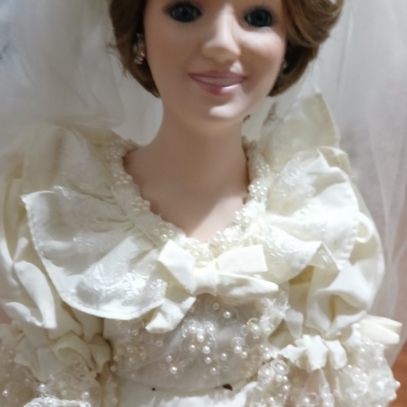 Princess Diana doll - Picture 9 of 14